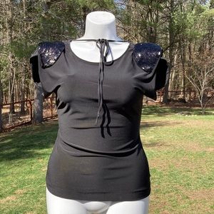 Kenneth Cole Reaction black/gold shimmer beaded shoulder top size M